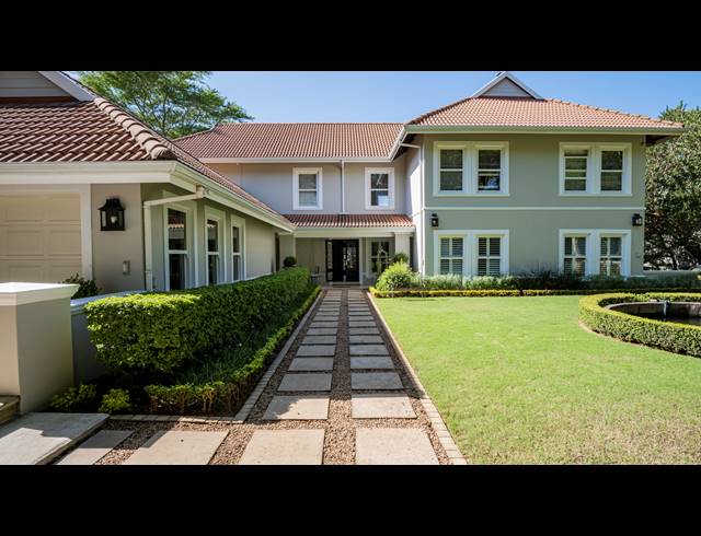6 BEDROOM HOUSE FOR SALE IN LA LUCIA
